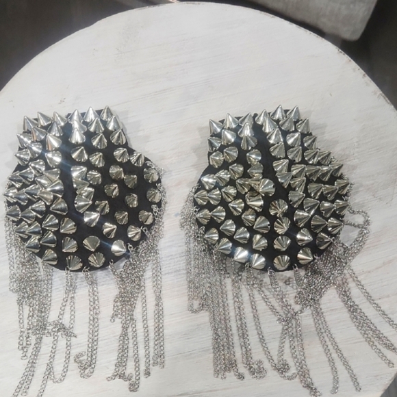 Black and Silver Studded Shoulder Epaulet 2 Pack - Picture 2 of 3